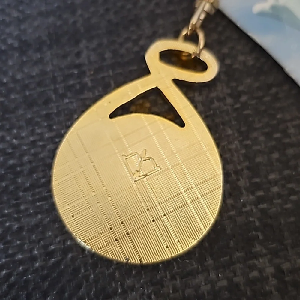 Singapore, The Merlion Stands Gold Keychain 💍